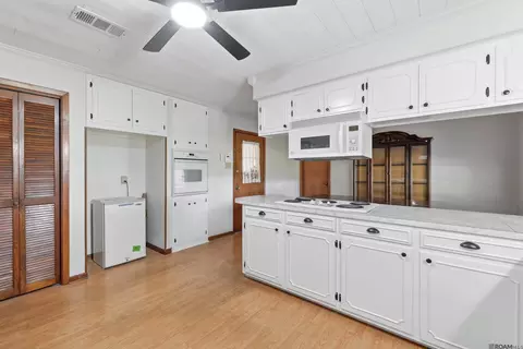 Kitchen - 32581 Duff Rd, Walker, LA 70785 photo 2 of 2