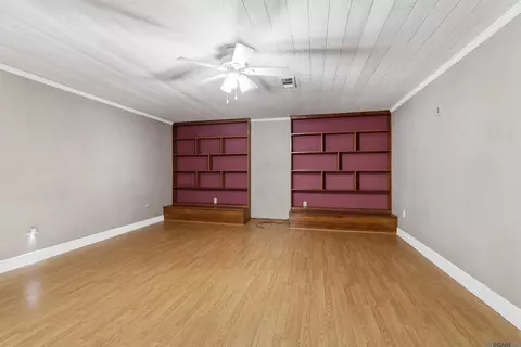 Living - 32581 Duff Rd, Walker, LA 70785 photo 2 of 3