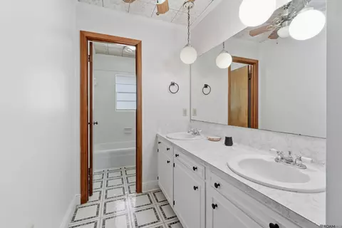 Bath - 32581 Duff Rd, Walker, LA 70785 photo 1 of 2