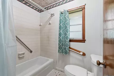 Bath - 32581 Duff Rd, Walker, LA 70785 photo 3 of 4