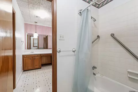 Bath - 32581 Duff Rd, Walker, LA 70785 photo 1 of 4