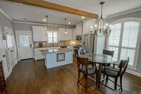 13023 N Vieux Carre Cir, Baton Rouge, LA 70818