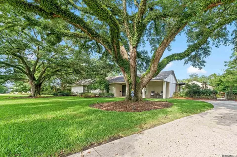 3044 Mcconnell Dr, Baton Rouge, LA 70809