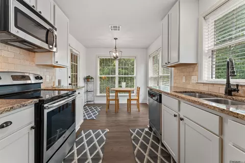 7936 Jefferson Place Blvd # D, Baton Rouge, LA 70809