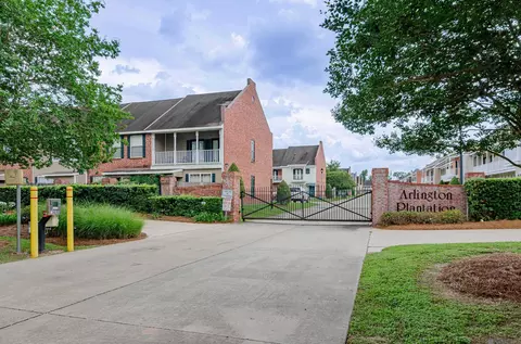 5230 Arlington Ct, Baton Rouge, LA 70820