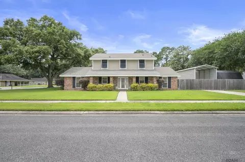 104 Crescent Place Dr, Donaldsonville, LA 70346
