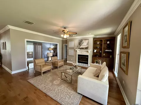 2110 S San Francisco, Gonzales, LA 70737