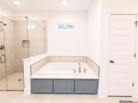 Bath - 34500 N Corbin Rd, Walker, LA 70785 photo 1 of 6