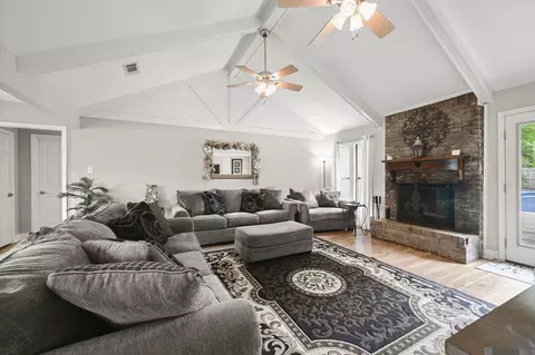 120 Lakewood Ave, Denham Springs, LA 70726