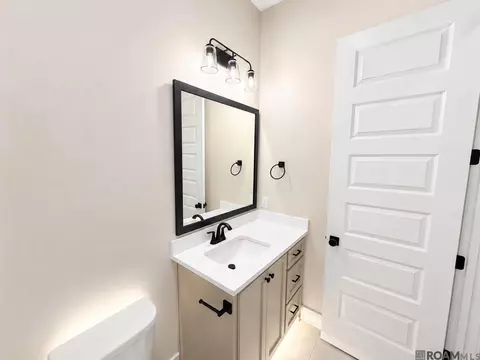 Bath - 15952 J Baughman Aly, Walker, LA 70785 photo 8 of 9