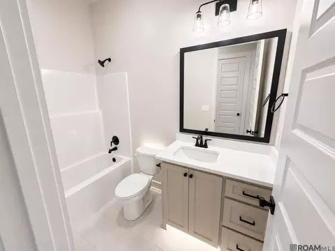 Bath - 15952 J Baughman Aly, Walker, LA 70785 photo 7 of 9