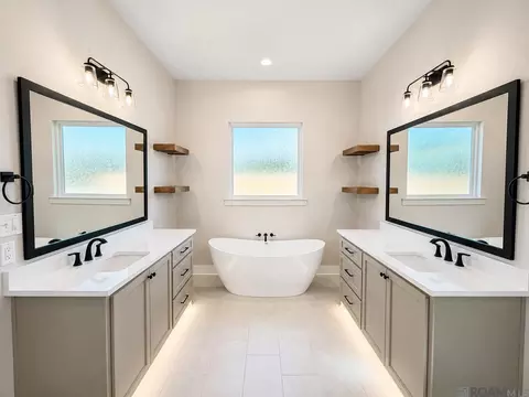 Bath - 15952 J Baughman Aly, Walker, LA 70785 photo 3 of 9