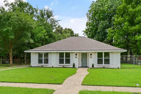 1019 E Palmview St, Gonzales, LA 70737