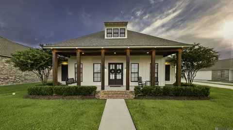 2121 Silverstone Ave, Port Allen, LA 70767