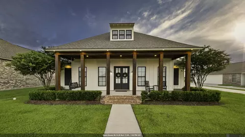 2121 Silverstone Ave, Port Allen, LA 70767
