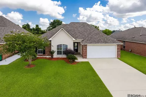 11297 Shady Bend Dr, Denham Springs, LA 70726