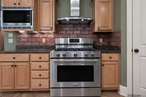 Kitchen - 1508 Petite Ct, Covington, LA 70433 photo 2 of 3