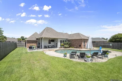 13156 Oak Knoll Dr, Geismar, LA 70734
