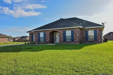 121 Therease Dr, Vacherie, LA 70090