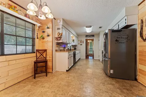 Kitchen - 33897 Duff Rd, Walker, LA 70785 photo 1 of 4