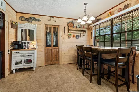 Dining - 33897 Duff Rd, Walker, LA 70785 photo 1 of 2