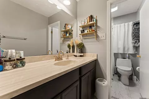 Bath - 33897 Duff Rd, Walker, LA 70785 photo 2 of 2