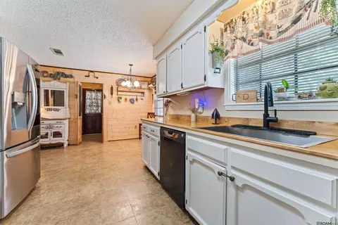 Kitchen - 33897 Duff Rd, Walker, LA 70785 photo 4 of 4