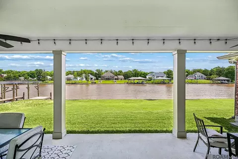 11440 River Highlands Dr, Saint Amant, LA 70774