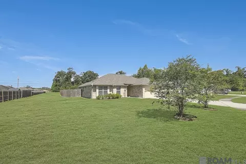 1310 Point Andrew Dr, Gonzales, LA 70737