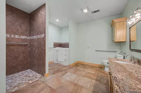 Bath - 30961 Concord St, Walker, LA 70785 photo 1 of 3