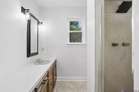 Bath - 11651 Gurney Rd, Baker, LA 70714 photo 2 of 3