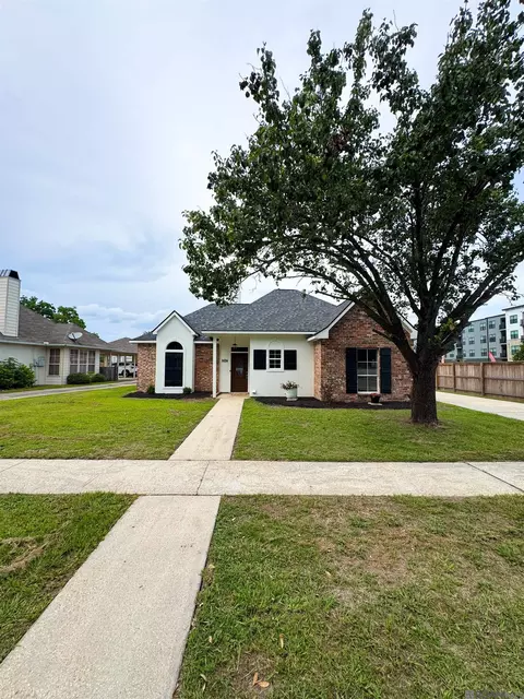 10467 Springcrest Dr, Baton Rouge, LA 70810