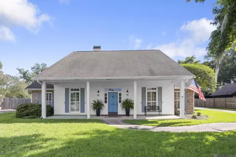 12109 Towering Oaks Dr, Baton Rouge, LA 70810
