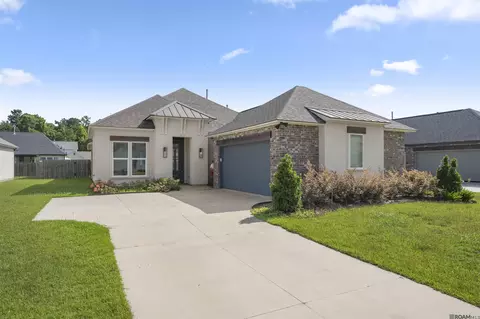 9587 S Creek Dr, Denham Springs, LA 70726