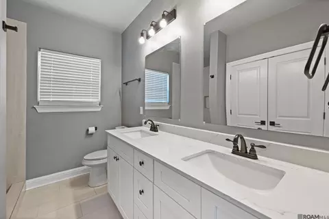 Bath - 26309 Riverscape Dr, Springfield, LA 70462 photo 2 of 3