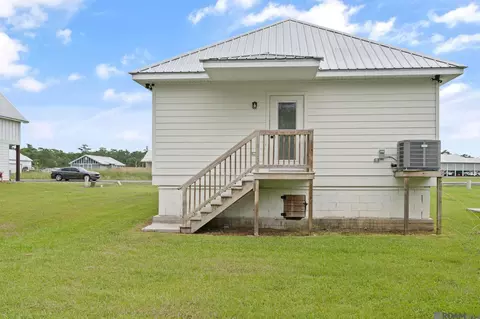 Exterior - 26309 Riverscape Dr, Springfield, LA 70462 photo 2 of 2