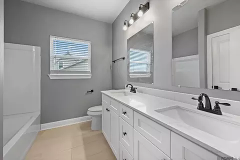 Bath - 26309 Riverscape Dr, Springfield, LA 70462 photo 3 of 3