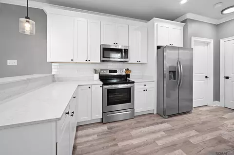 Kitchen - 26309 Riverscape Dr, Springfield, LA 70462 photo 1 of 1