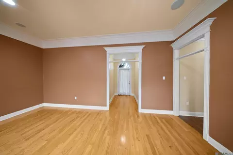 Living - 505 Trinity Dr, Thibodaux, LA 70301 photo 4 of 4