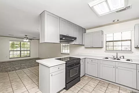 Kitchen - 14378 Carrol Ave, Walker, LA 70785 photo 2 of 2