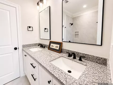 Bath - 3252 Jackson St, Baker, LA 70714 photo 2 of 3