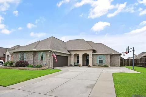 6211 Soaring Dr, Gonzales, LA 70737