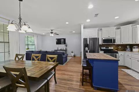 16208 Old Samuel Dr, Prairieville, LA 70769