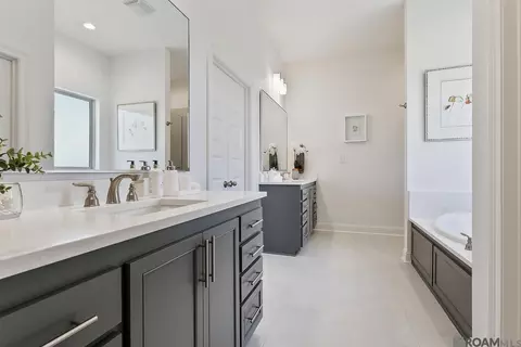 Bath - 146 Sophia Dr, Luling, LA 70070 photo 1 of 3
