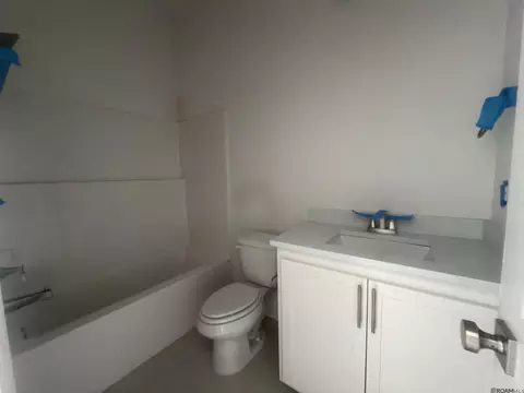 Bath - 146 Sophia Dr, Luling, LA 70070 photo 6 of 6