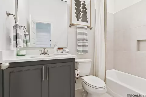 Bath - 146 Sophia Dr, Luling, LA 70070 photo 2 of 3