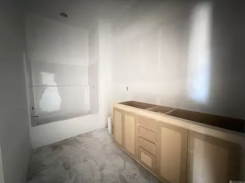 Bath - 305 Sophia Dr, Luling, LA 70070 photo 2 of 2