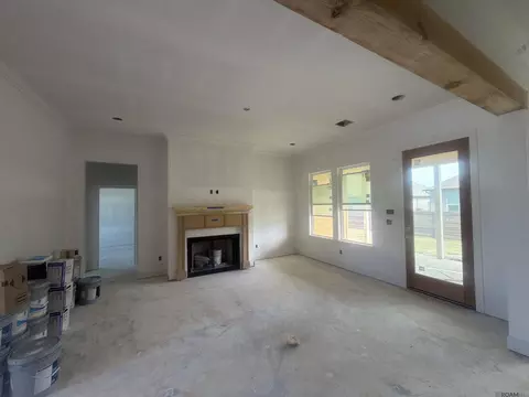 Living - 305 Sophia Dr, Luling, LA 70070 photo 1 of 1