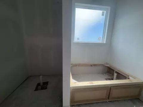 Bath - 305 Sophia Dr, Luling, LA 70070 photo 1 of 2