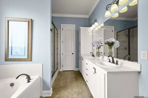 Bath - 32953 Fox Run Dr, Walker, LA 70785 photo 1 of 4